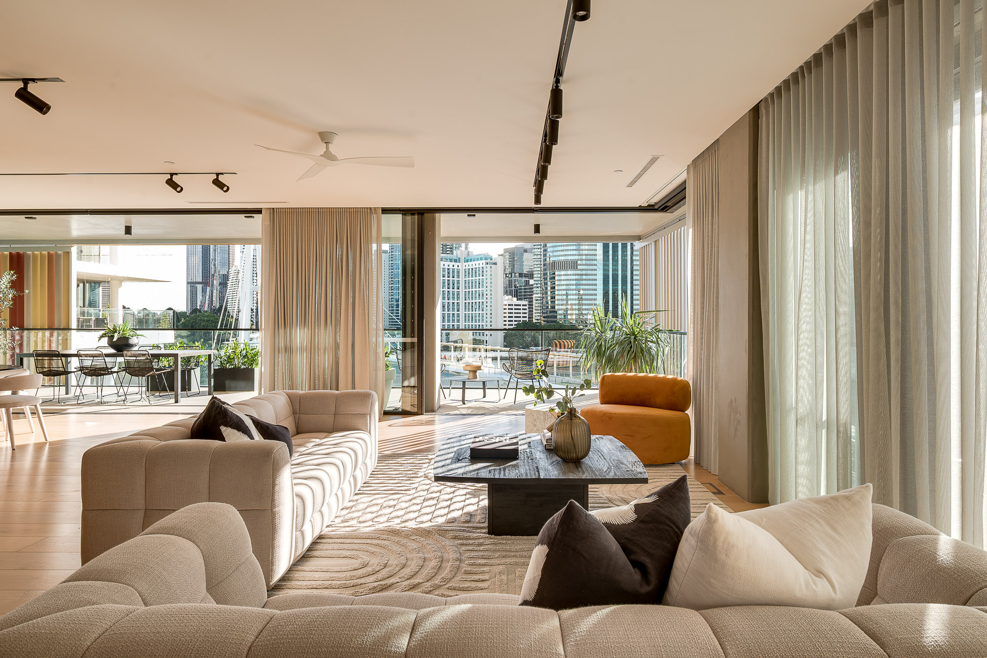 1/2 Scott Street, Kangaroo Point photo 1