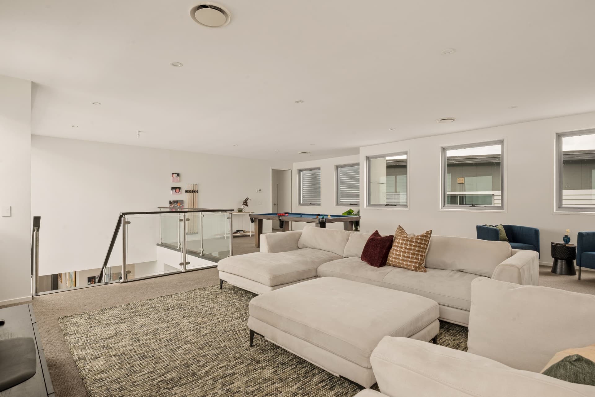 242 Kent Street photo 9