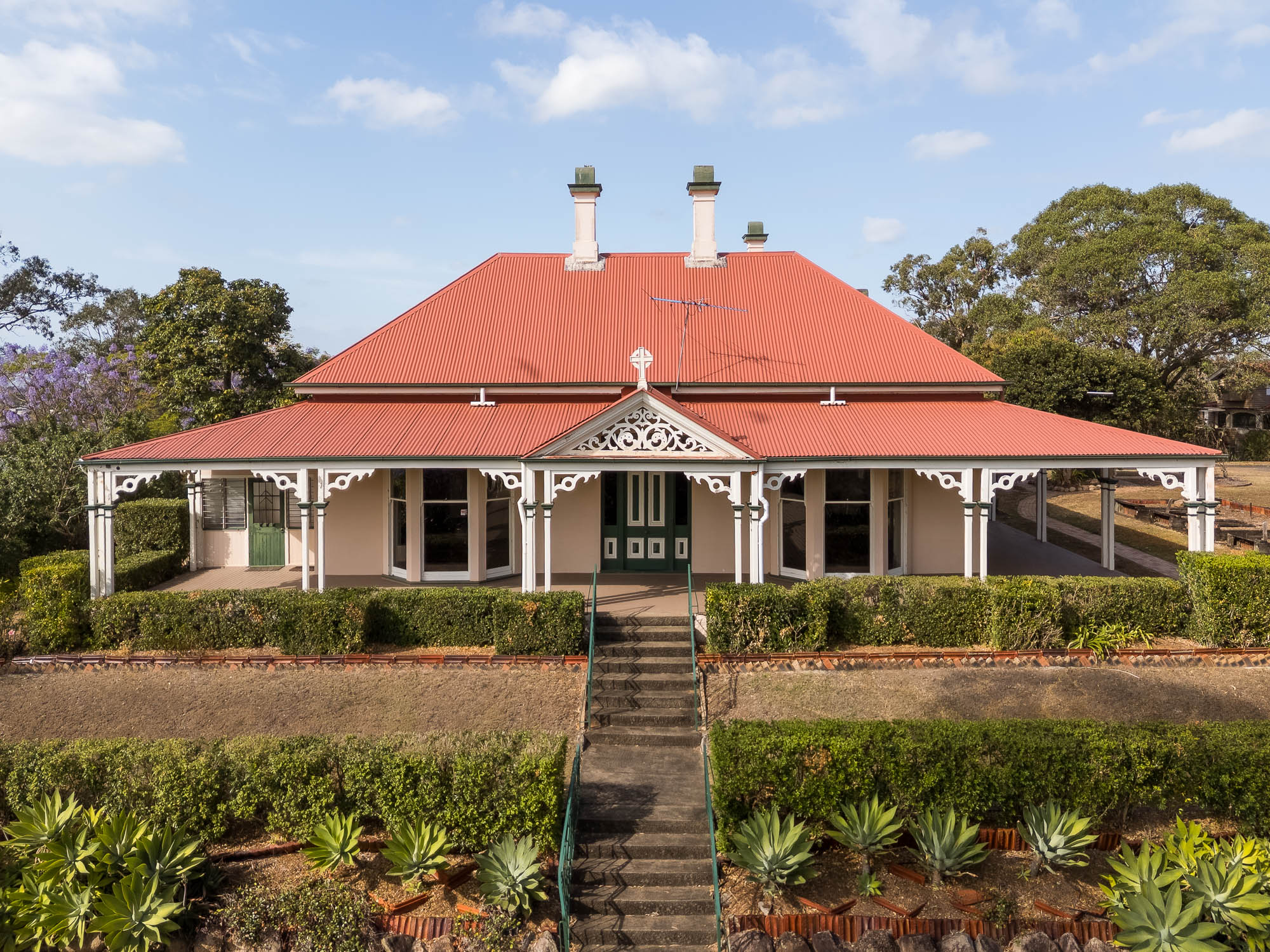 65 Grove Crescent photo 2